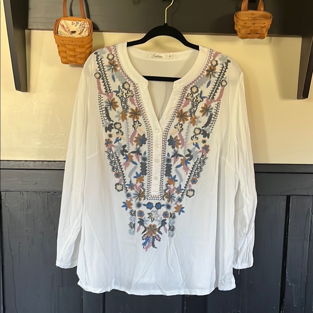White Embroidered Blouse SOLITAIRE 1x 3/4 sleeves which can be rolled up EUC
